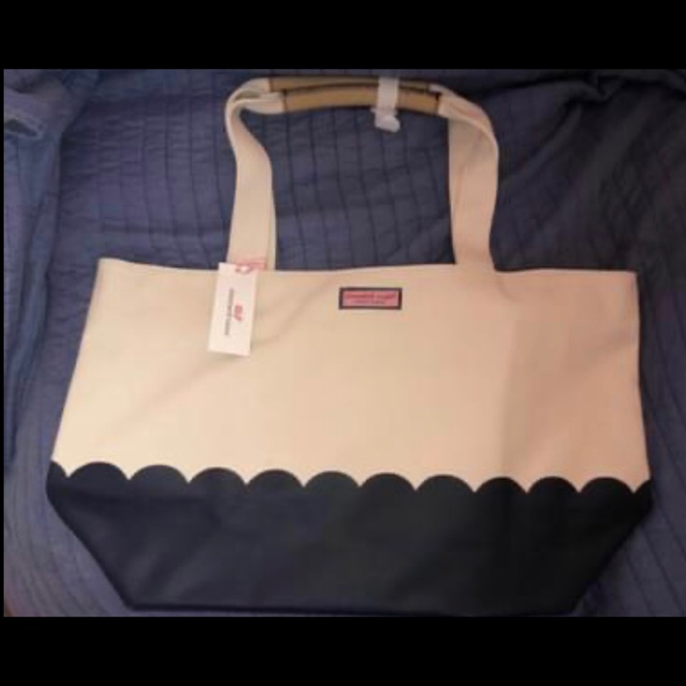 Vineyard Vines Scalloped Tote NWT